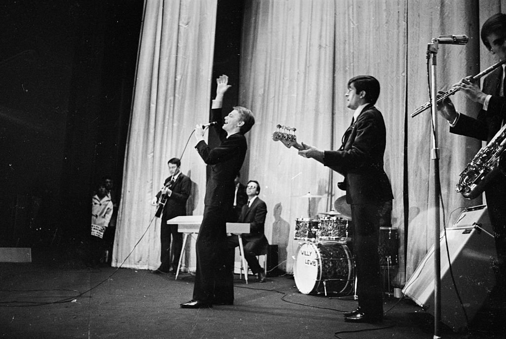 Le célèbre Claude François sur scène. l Photo : Getty Images