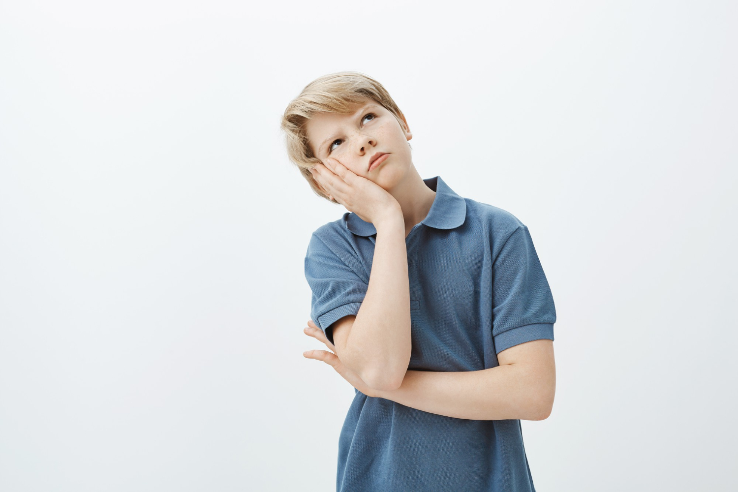 A young boy lost in thought | Source: Freepik