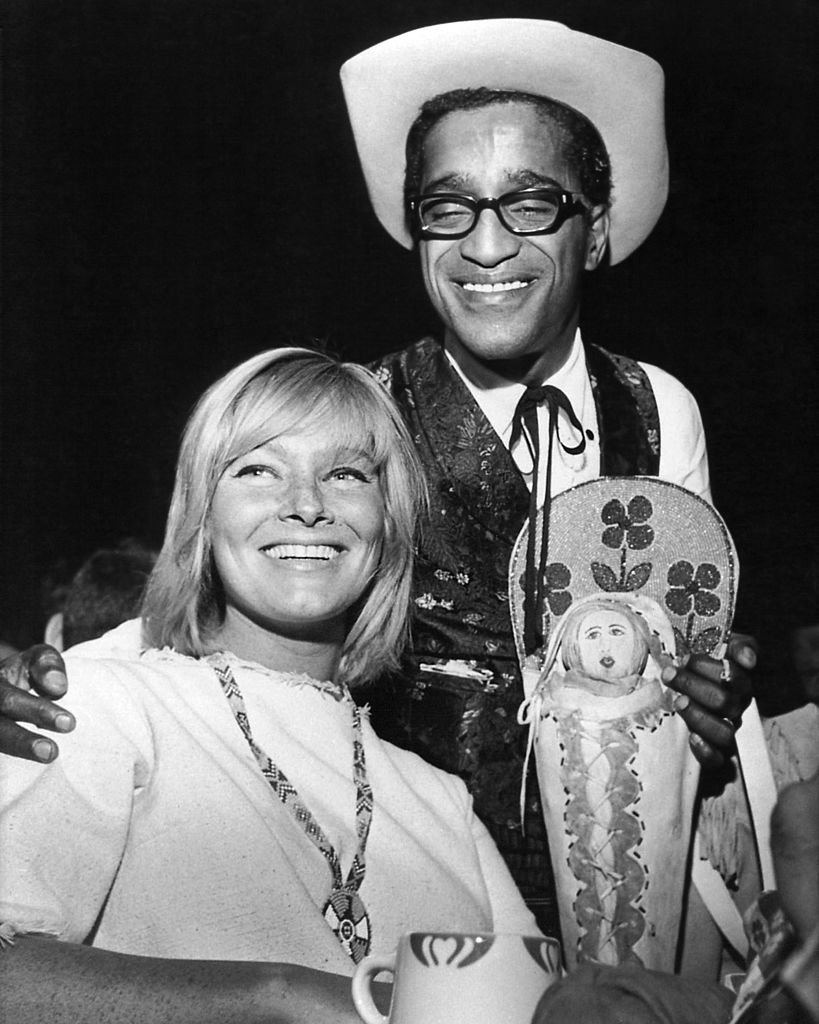 May Britt and Sammy Davis Jr. | Photo: Getty Images