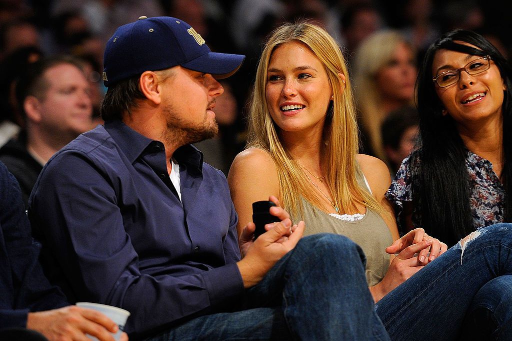 Leonardo DiCaprio and Bar Refaeli during the Western Conference Quarterfinals of the NBA Playoffs on April 27, 2010, in Los Angeles, California | Photo: Kevork Djansezian/Getty Images