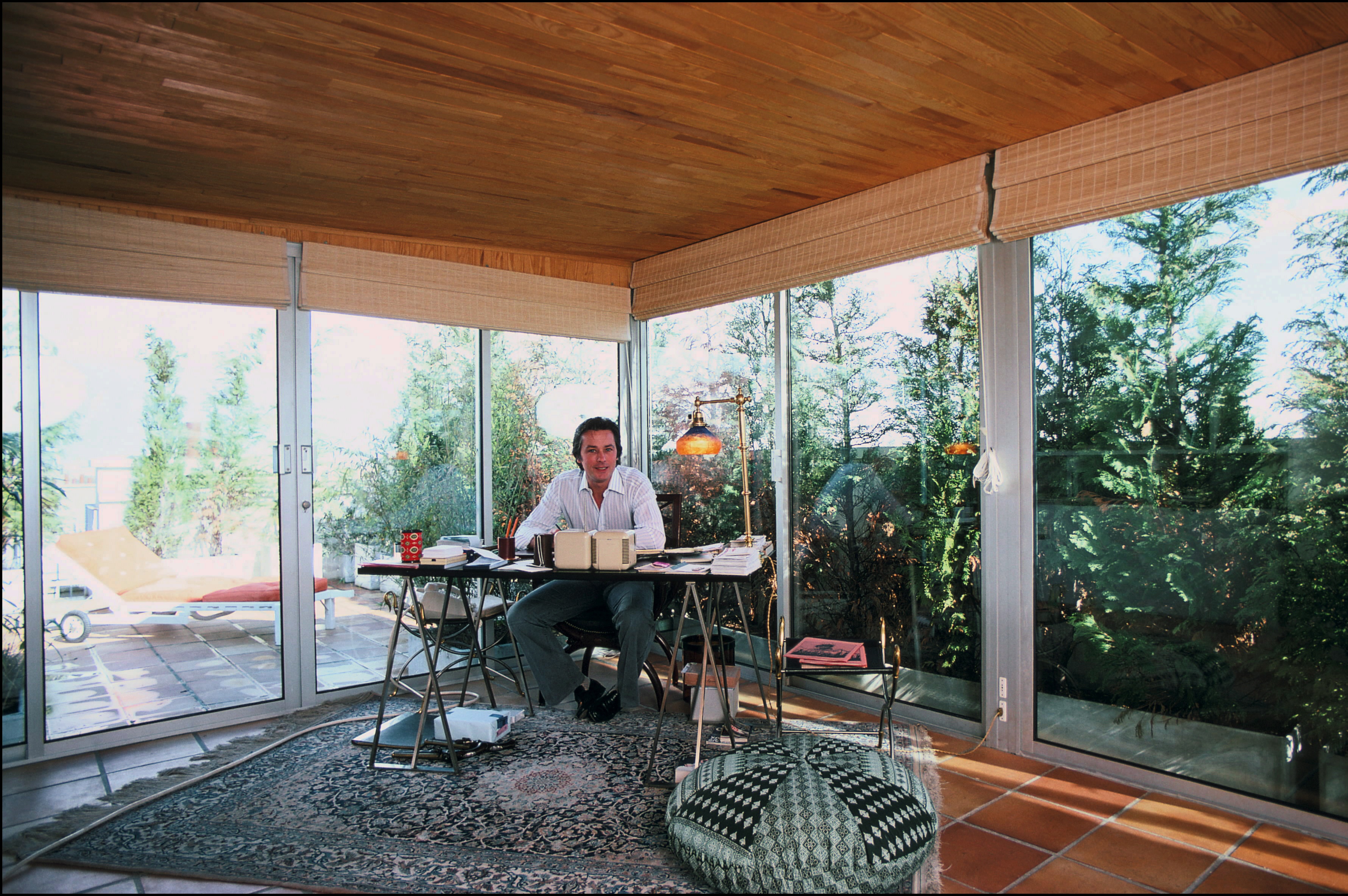 Alain Delon at home in France in 1978 | Source: Getty Images