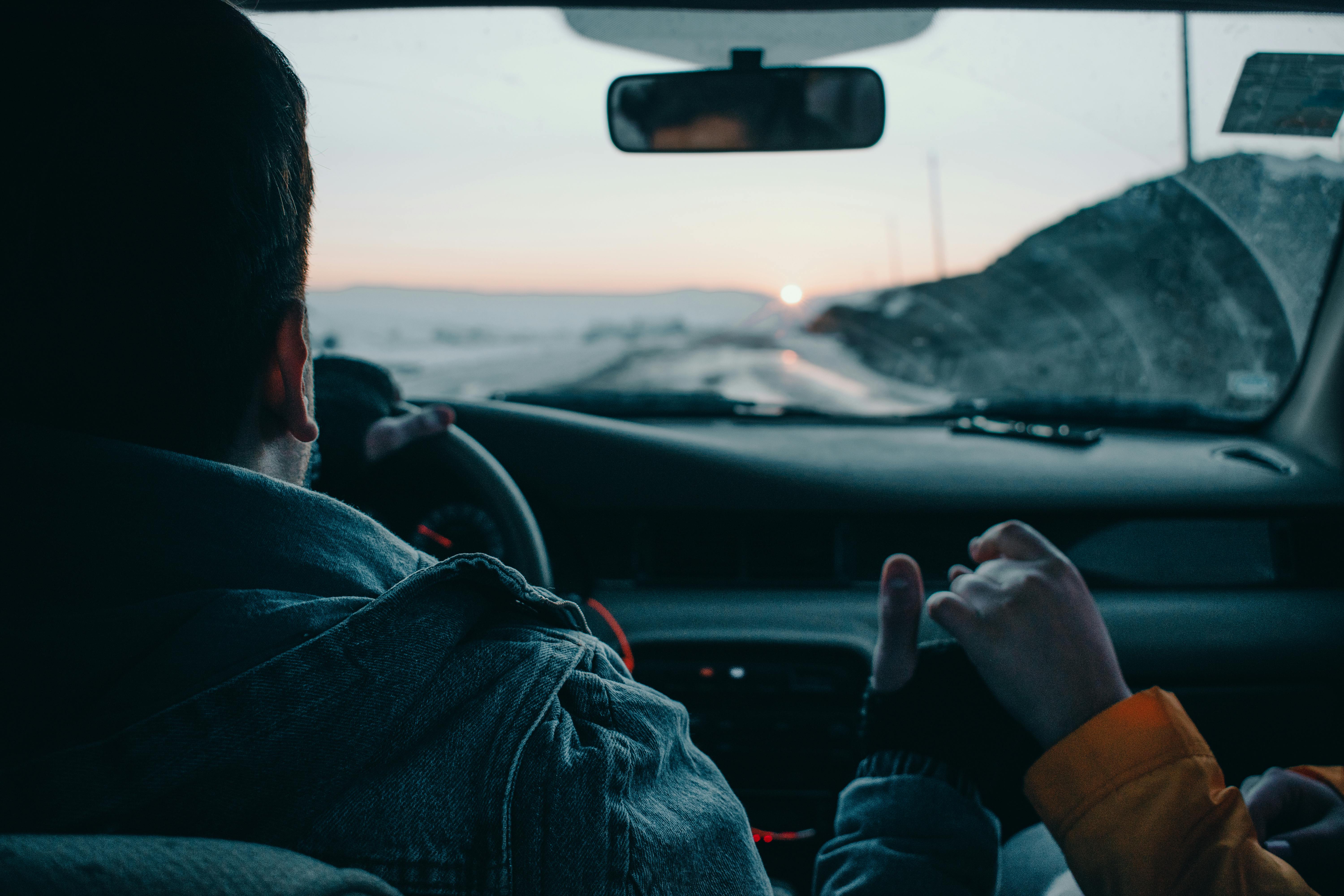 A couple travelling in a car | Source: Pexels