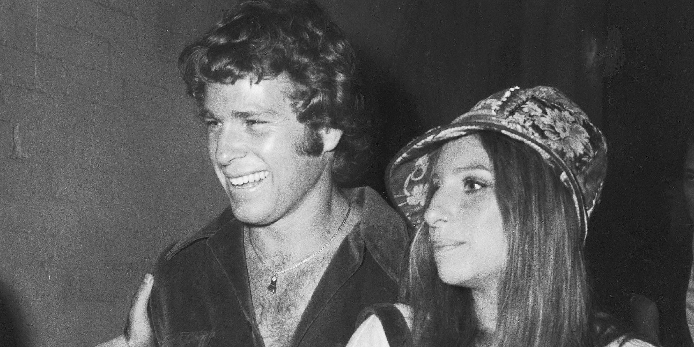 Actress Barbra Streisand and Ryan O'Neal | Source: Getty Images