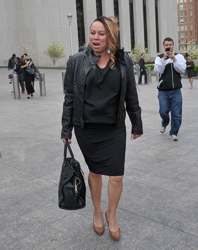 Joyce Hawkins walks out of the H. Carl Moultrie 1 Courthouse after Chris Brown's assault trial was postponed on April 23, 2014. | Photo: Getty Images