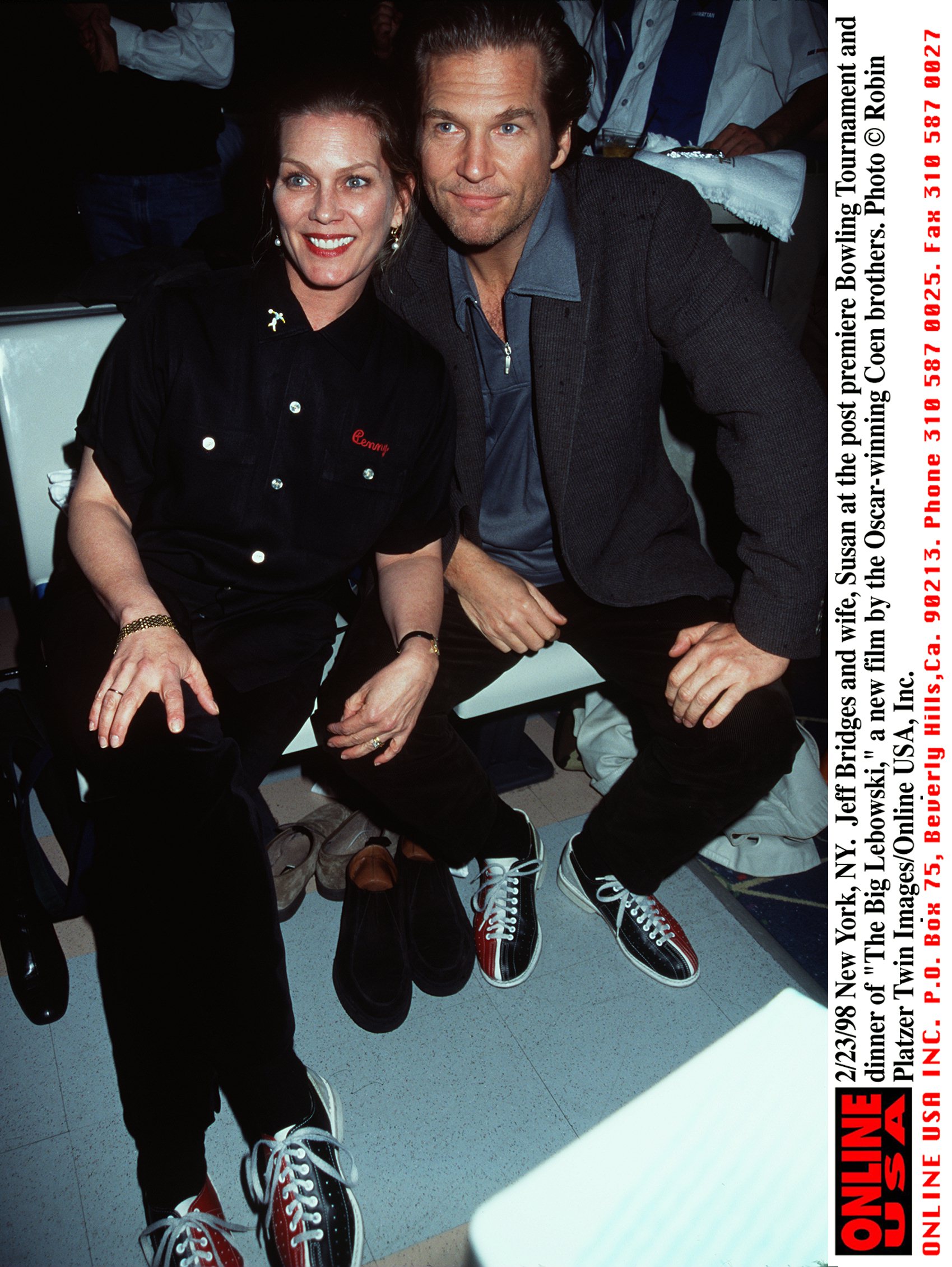 Susan and Jeff Bridges at the post-premiere bowling tournament and dinner for "The Big Lebowski," on February 23, 1998, in New York | Source: Getty Images