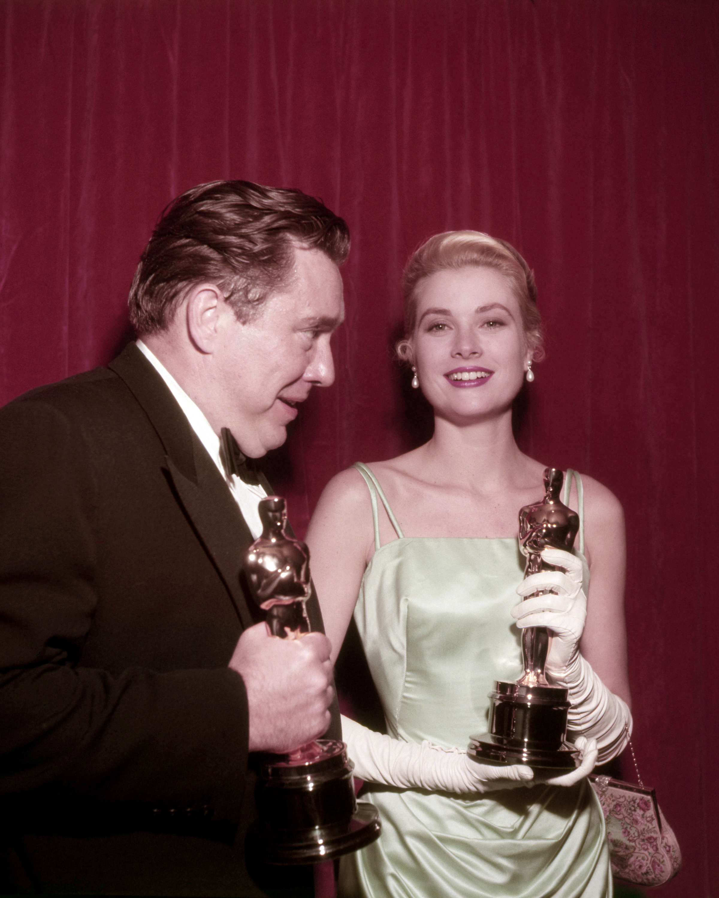 Grace Kelly with American actor Edmond O'Brien aftering winning the Best Actress Oscar award at the 27th Academy Awards ceremony in 1955. | Source: Getty Images