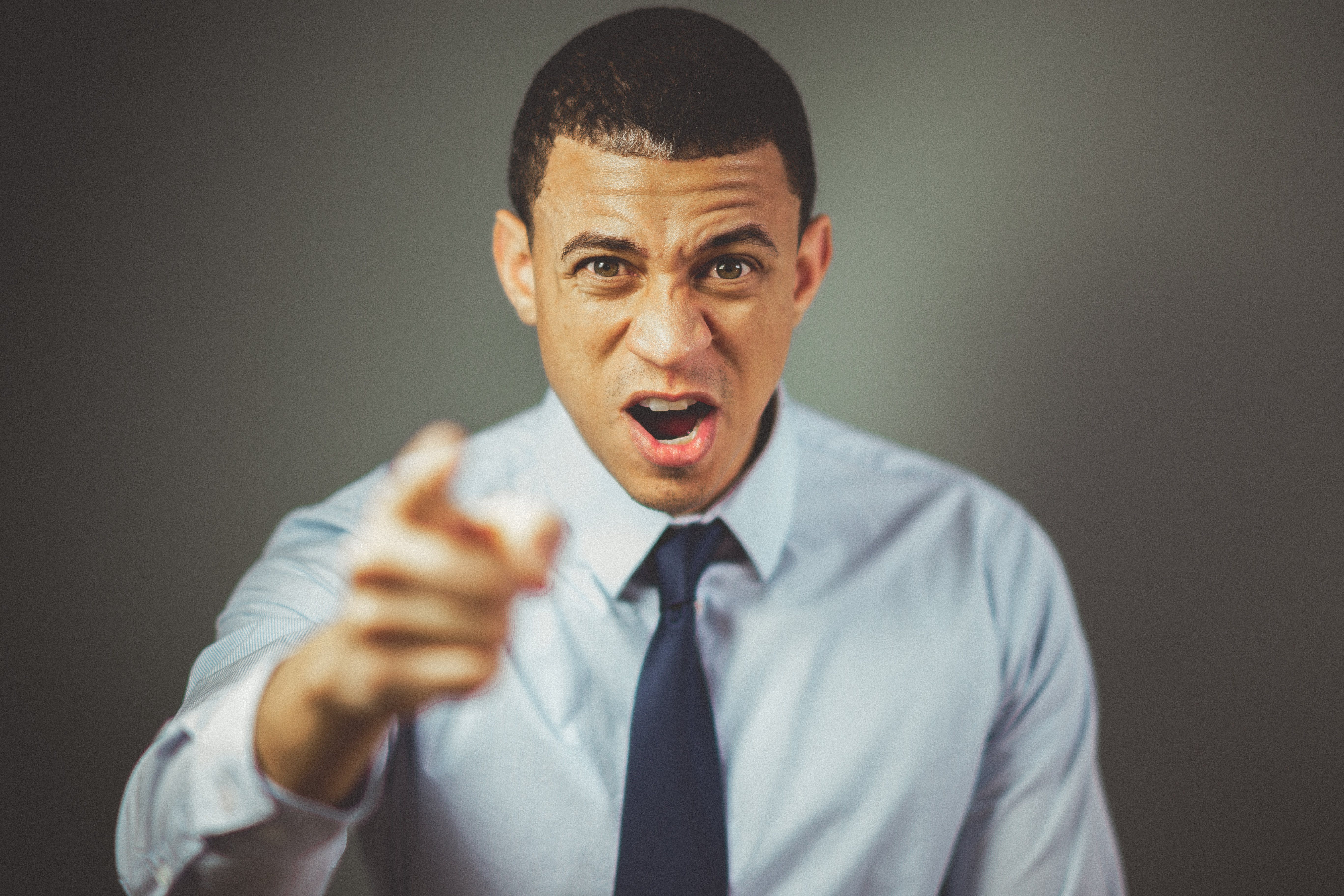 An angry man points forward with one finger | Source: Pexels