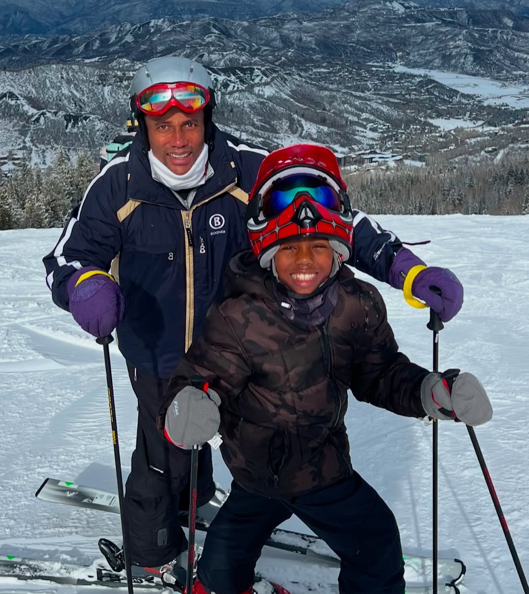 The TV star skiing with his son in a post dated January 5, 2025 | Source: Instagram/hillharper