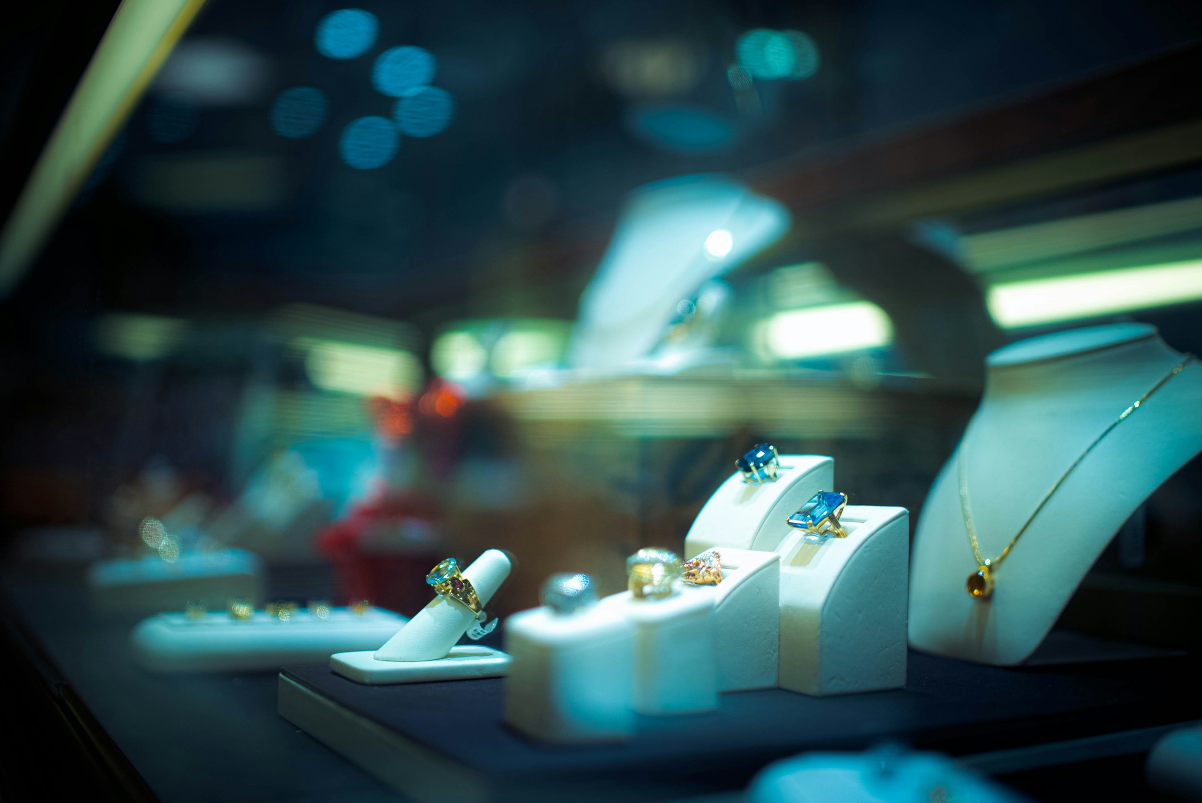 A jewelry store display | Source: Unsplash