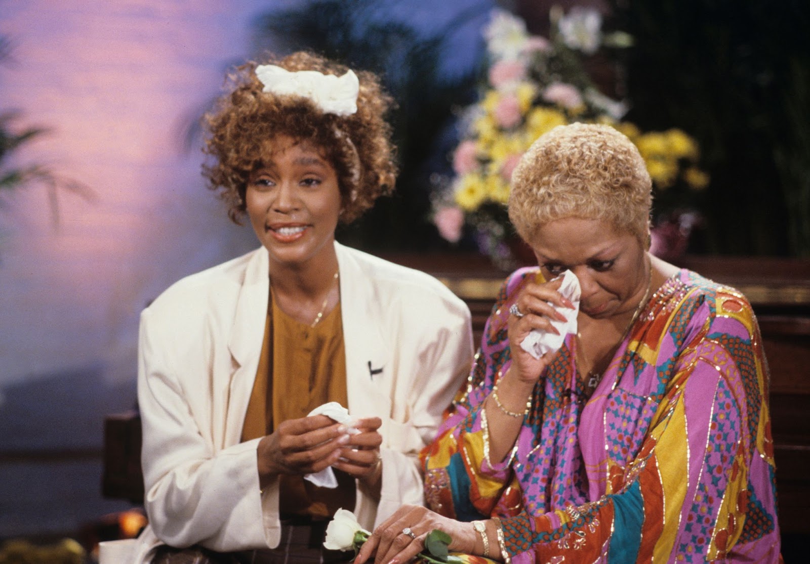 Whitney and Cissy Houston appearing on a special that celebrated mothers in 1987. | Source: Getty Images