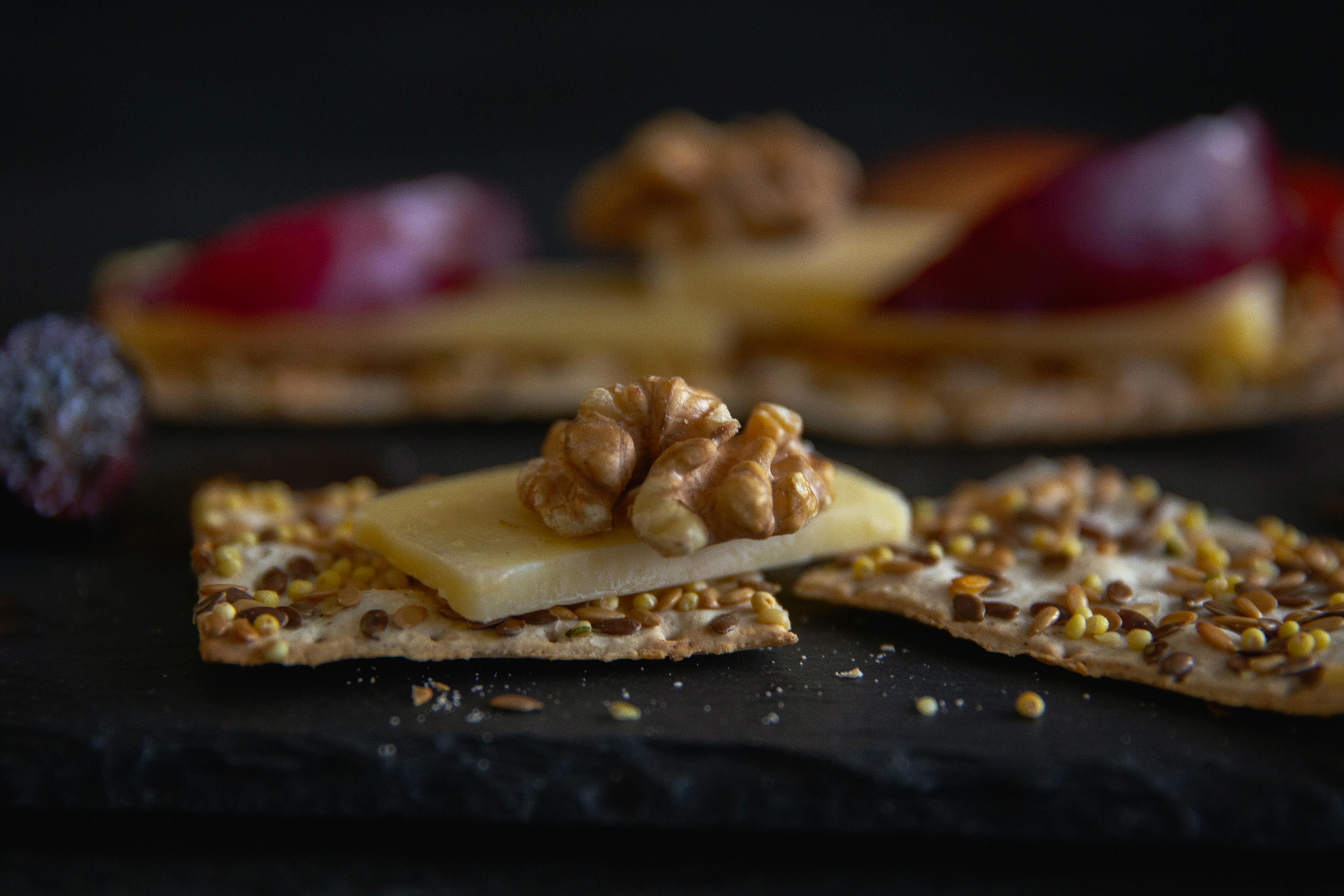 Cheese and whole-grain crackers | Source: Pexels