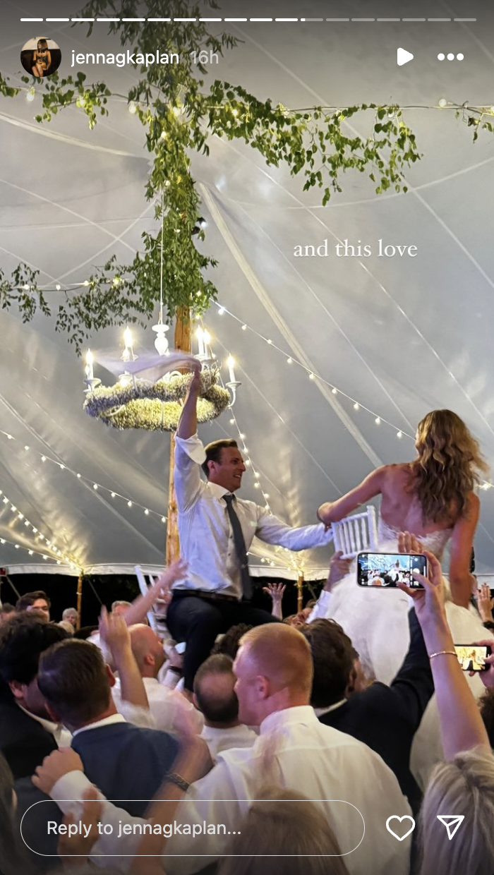 Tellef Lundevall and Mariah Kennedy Cuomo being lifted in chairs on their wedding day, posted on July 22, 2024 | Source: Instagram/jennagkaplan