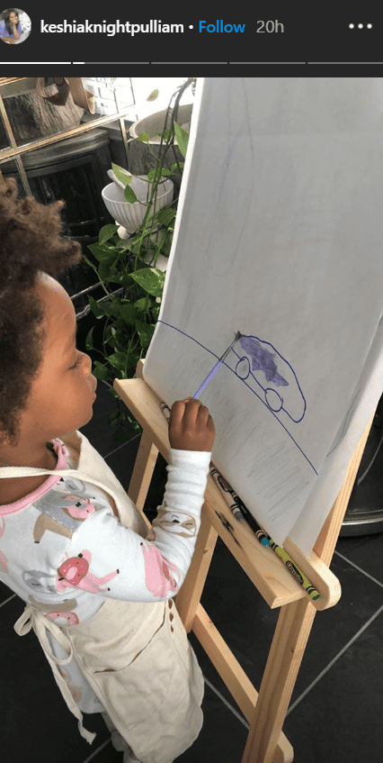 Keshia Knight Pulliam’s daughter, Ella Grace, wears an apron as she paints a car on a wooden canvas | Source: Instagram.com/keshiaknightpulliam