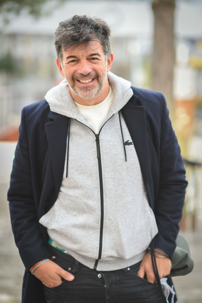Stéphane Plaza très souriant. ǀ Source : Getty Images