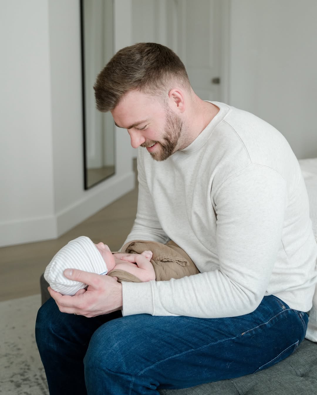 Evan McClintock holding his son, Elliot, on Hailie Jade Scott's Father's Day post from June 15, 2025 | Source: Instagram/hailiejade