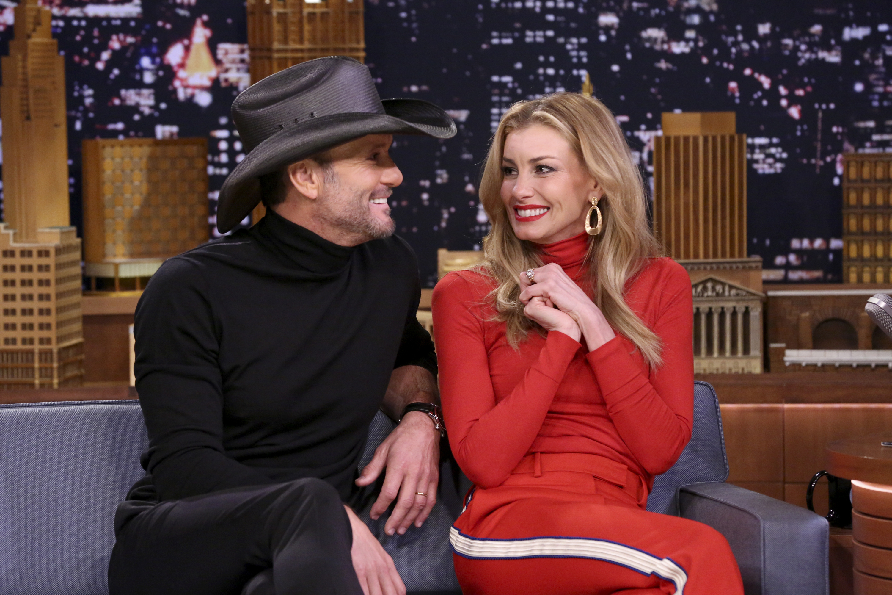 Tim McGraw and Faith Hill during an interview on November 16, 2017 | Source: Getty Images