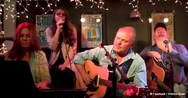 Garth Brooks can't hold back emotions after girl sings his song right beside him