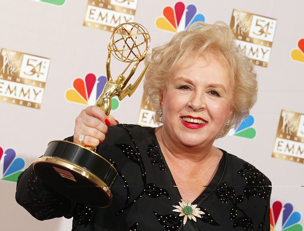 Doris Roberts at the 54th Annual Primetime Emmy Awards at the Shrine Auditorium on Sunday, Sept. 22, 2002 | Photo: Getty Images
