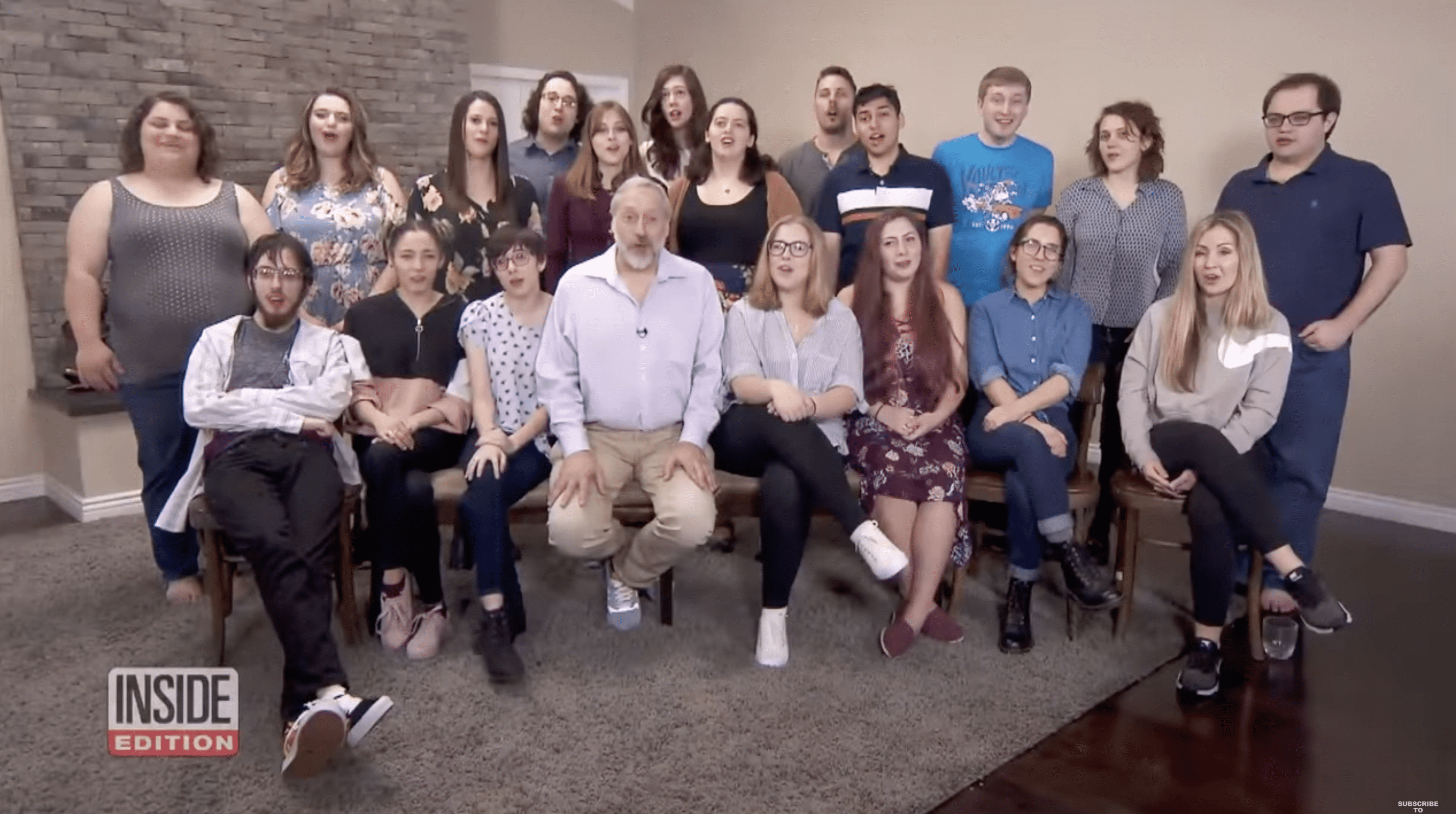 Peter Ellenstein with his 25 biological children. | Photo: YouTube.com/Inside Edition
