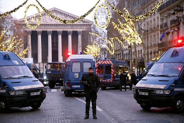 un gendarme sur la rue | Source : Getty Images