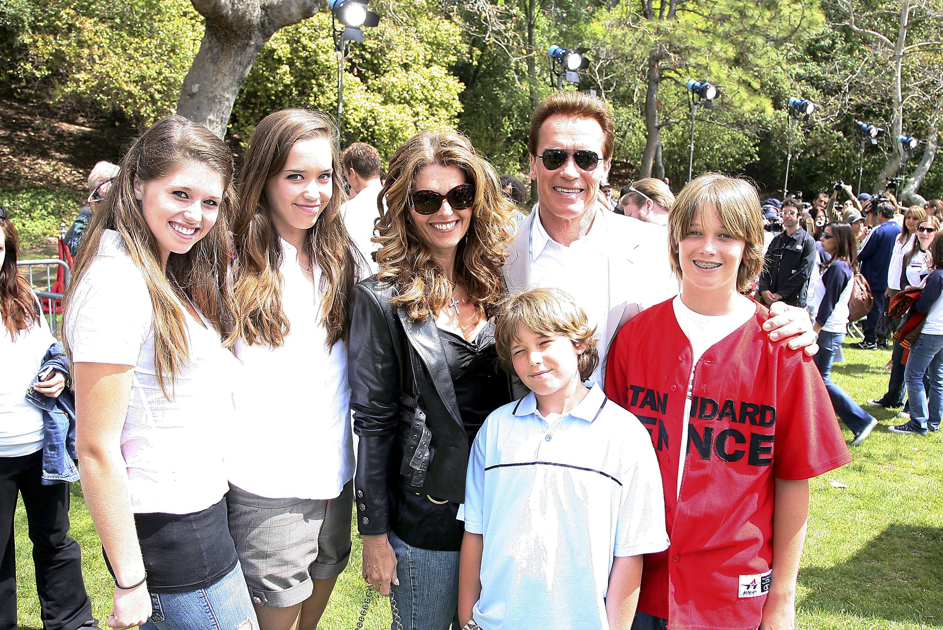Arnold Schwarzenegger and his wife Maria Shriver pose with their children Katherine, Christina, Patrick and Christopher at a pre-premiere softball game with "The Benchwarmers" at UCLA's Sunset Canyon Recreation Center on April 2, 2006 in Los Angeles, California. | Source: Getty Images