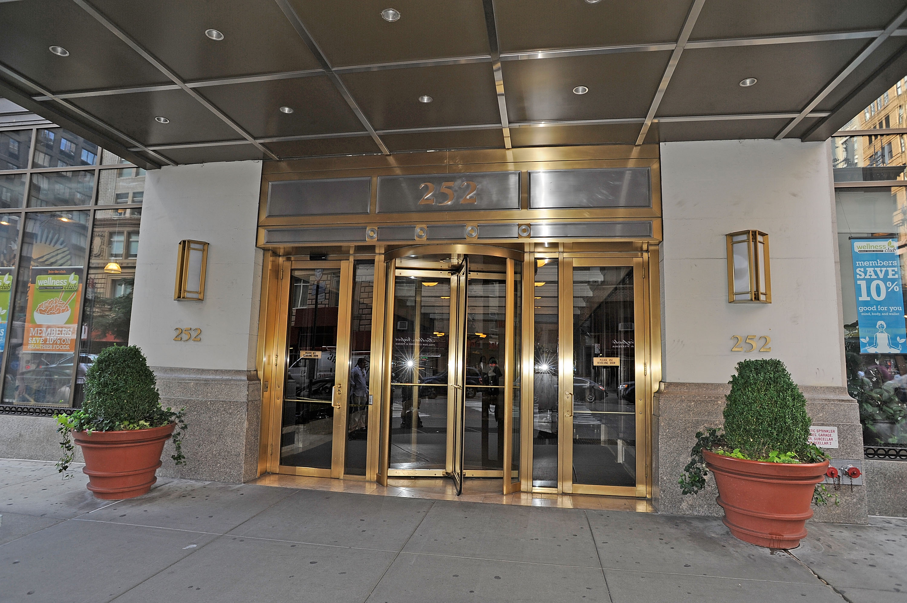 The doorway of the Chelsea Mercantile Building which houses Katie Holmes apartment on July 2, 2012, in Chelsea, New York City | Source: Getty Images