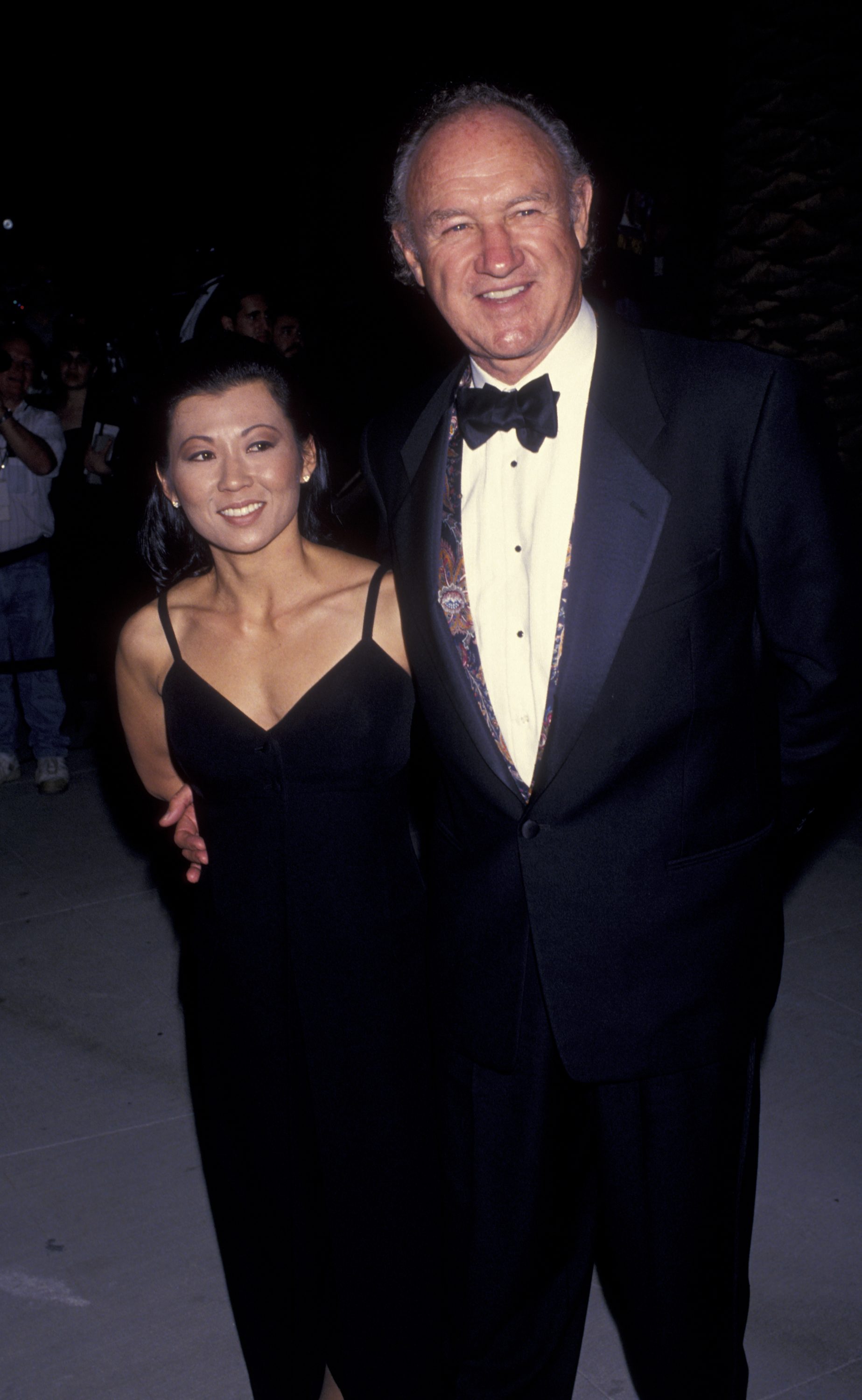 Actor Gene Hackman and wife Betsy Arakawa attend Vanity Fair Oscar Party at Morton's Restaurant in West Hollywood, California, on March 21, 1994 | Source: Getty Images