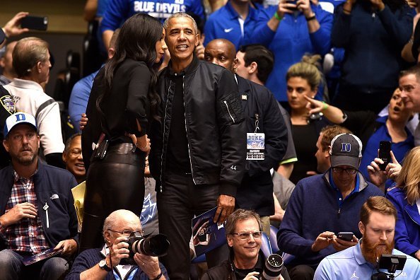 Barack Obama talks with ESPN analyst Maria Taylor at Cameron Indoor Stadium on February 20, 2019 in Durham, North Carolina |Photo: Getty Images