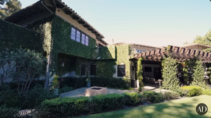 Viola Davis' home in Los Angeles, from a video dated January 5, 2023 | Source: youtube.com/ArchitecturalDigest
