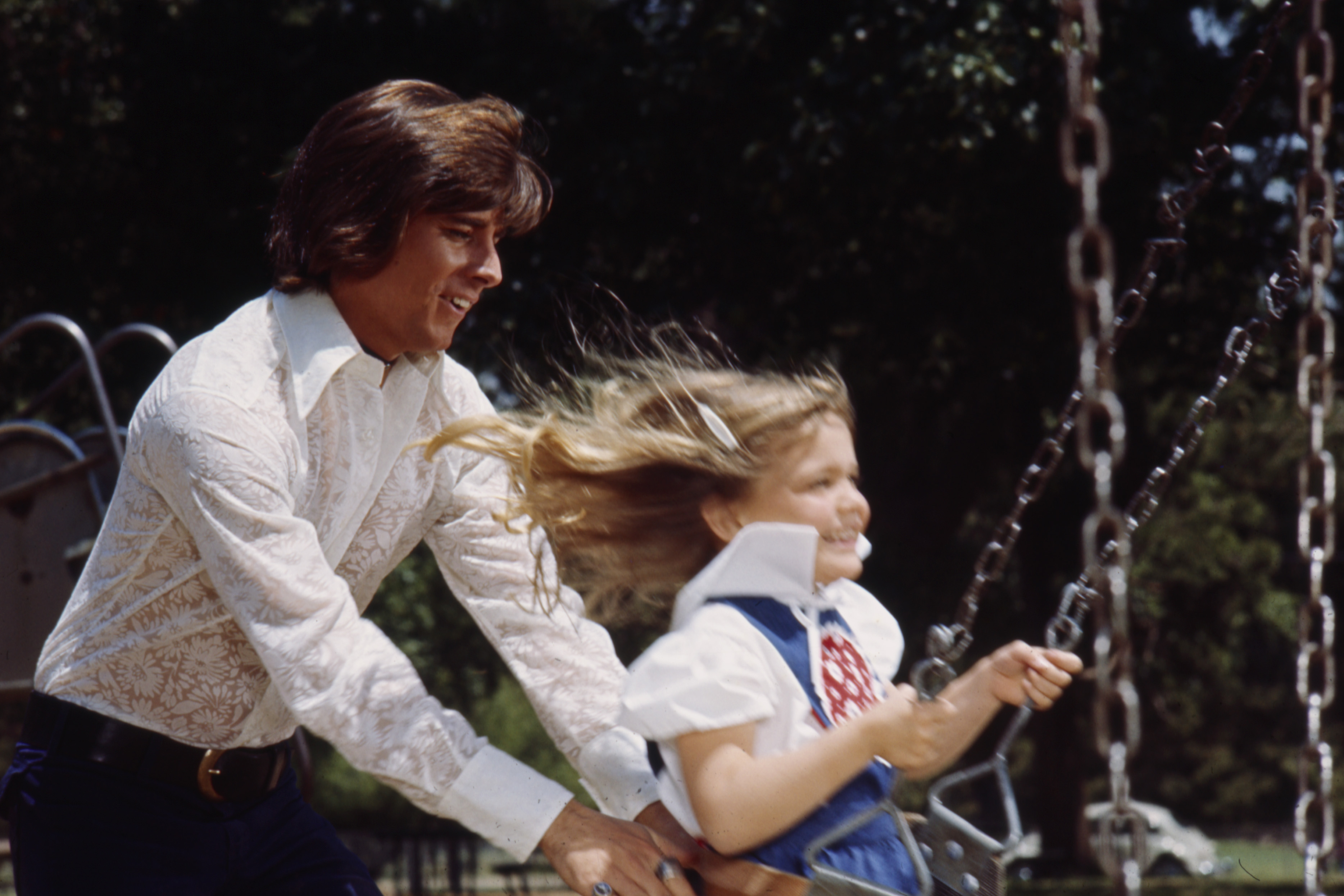 Bobby Sherman playing with a little girl on 'The Bobby Sherman Special' in 1970 | Source: Getty Images