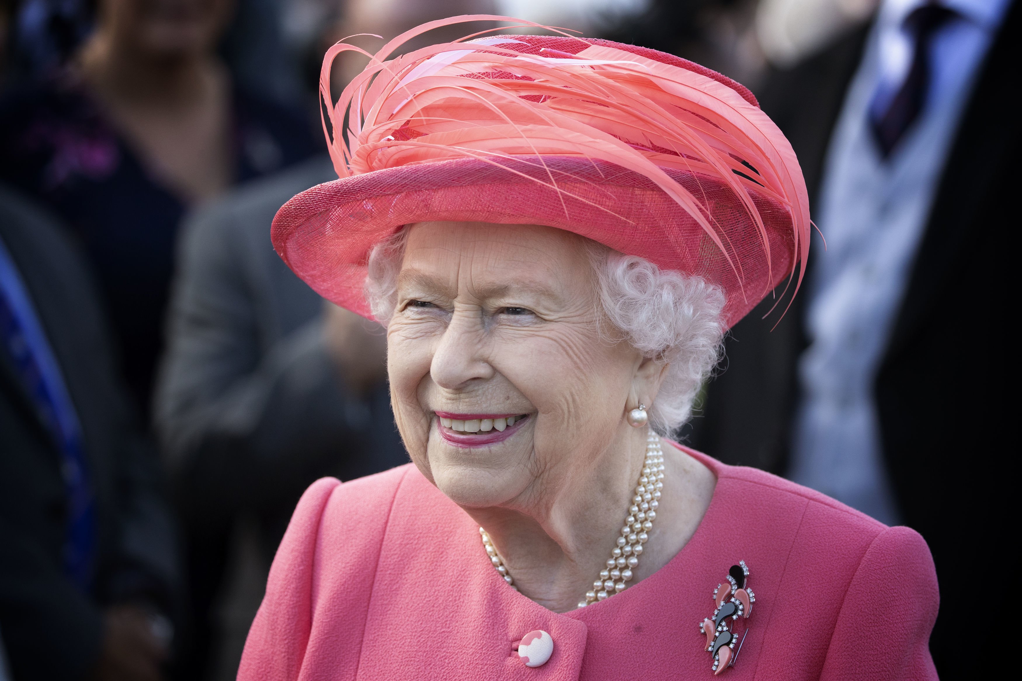 La reine Elizabeth assiste à une Garden Party au Palais de Holyroodhouse en Ecosse | Photo : Getty Images