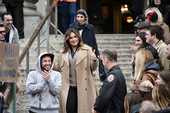 Mariska Hargitay on the set of "Law & Order SVU" filming at 60 Centre Street on April 15, 2019 in New York City. | Photo: Getty Images