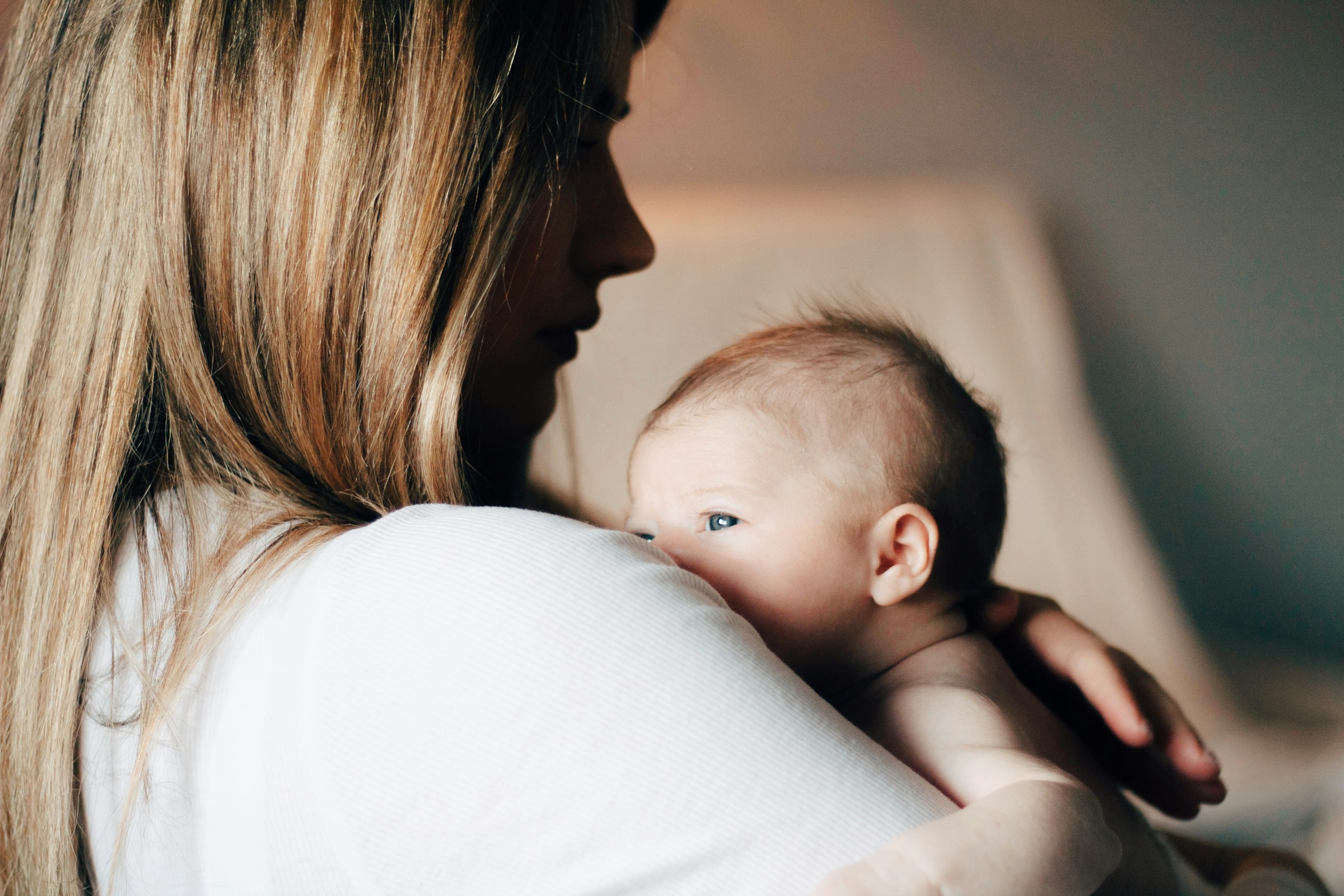 A woman holding her baby | Source: Unsplash