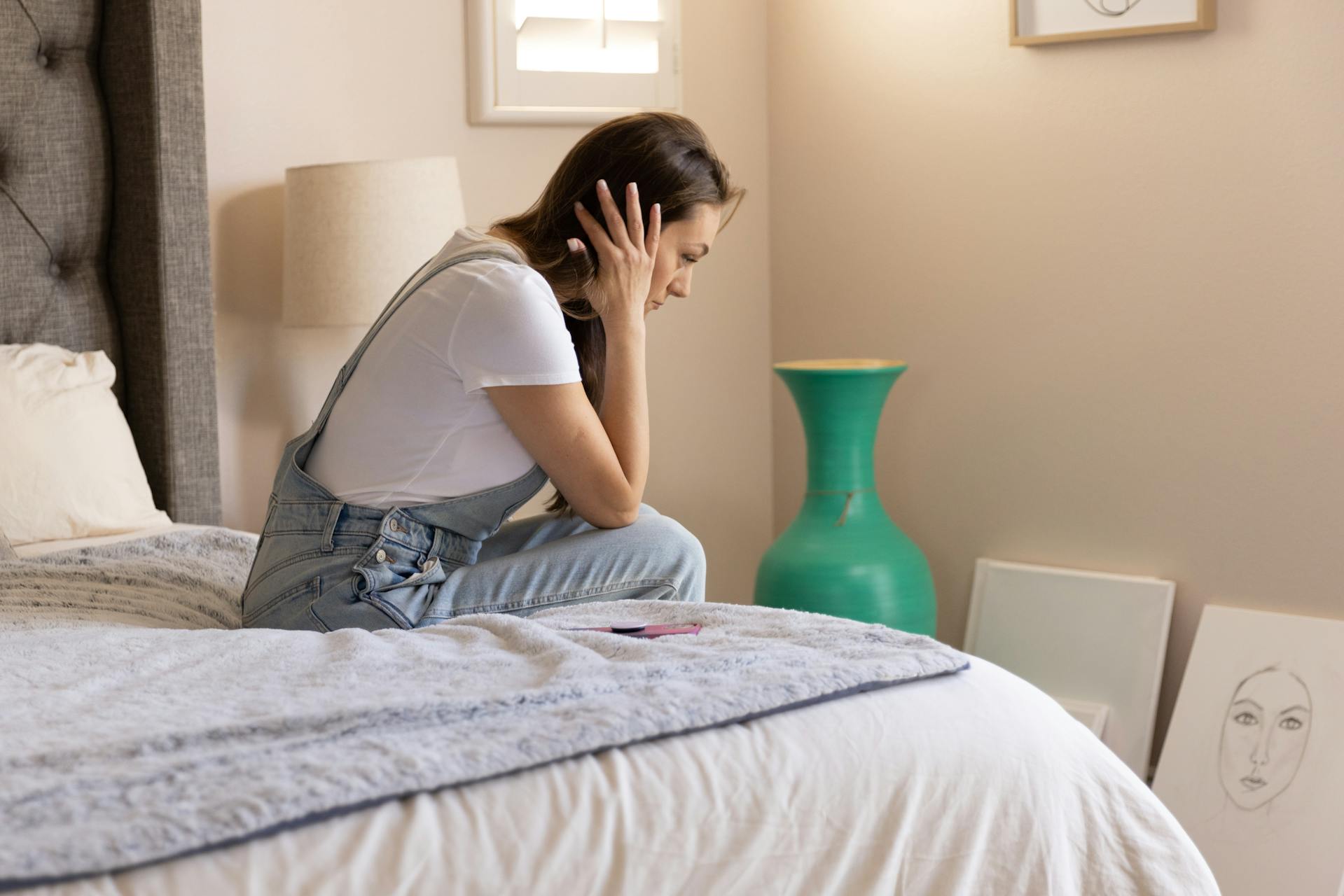 A woman lost in deep thought | Source: Pexels