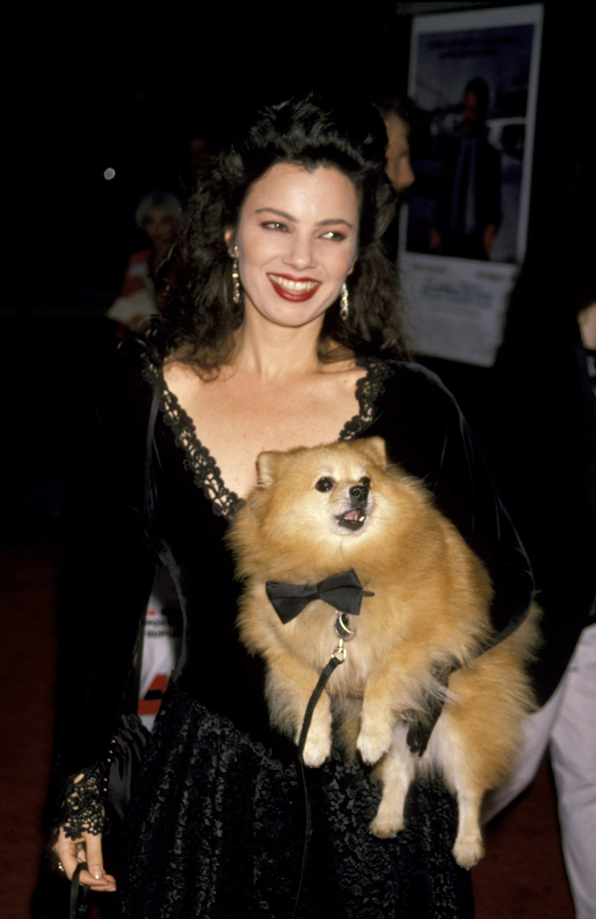 The actress poses with and dog, Chester, during the "Cadillac Man" premiere, on May 14, 1990 | Source: Getty Images
