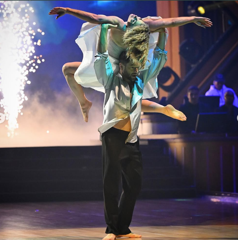 Danielle Fishel and Pasha Pashkov perform on the "Dancing with the Stars" stage, dated, November 5, 2025 | Source: Instagram/dancingwiththestars