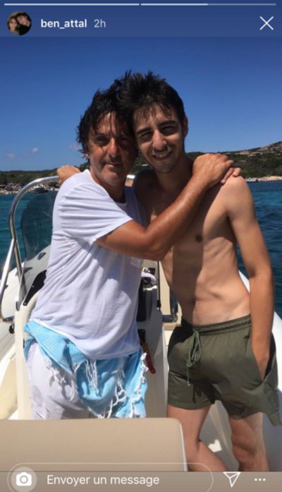 Père et fils profitent du temps ensemble en vacances | Source: Story Instagram de Ben Attal Père et fils profitent du temps ensemble en vacances | Source: Story Instagram de Ben Attal