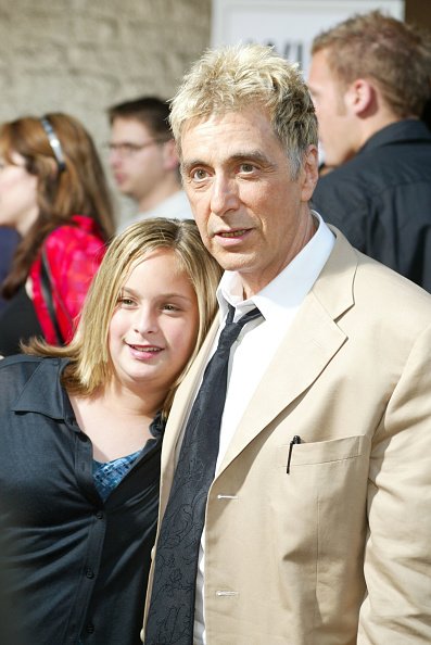 Al Pacino et Julie Pacino au restaurant Napa Vally à Westwood, en Californie. | Photo: Getty Images Al Pacino et Julie Pacino au restaurant Napa Vally à Westwood, en Californie. | Photo: Getty Images