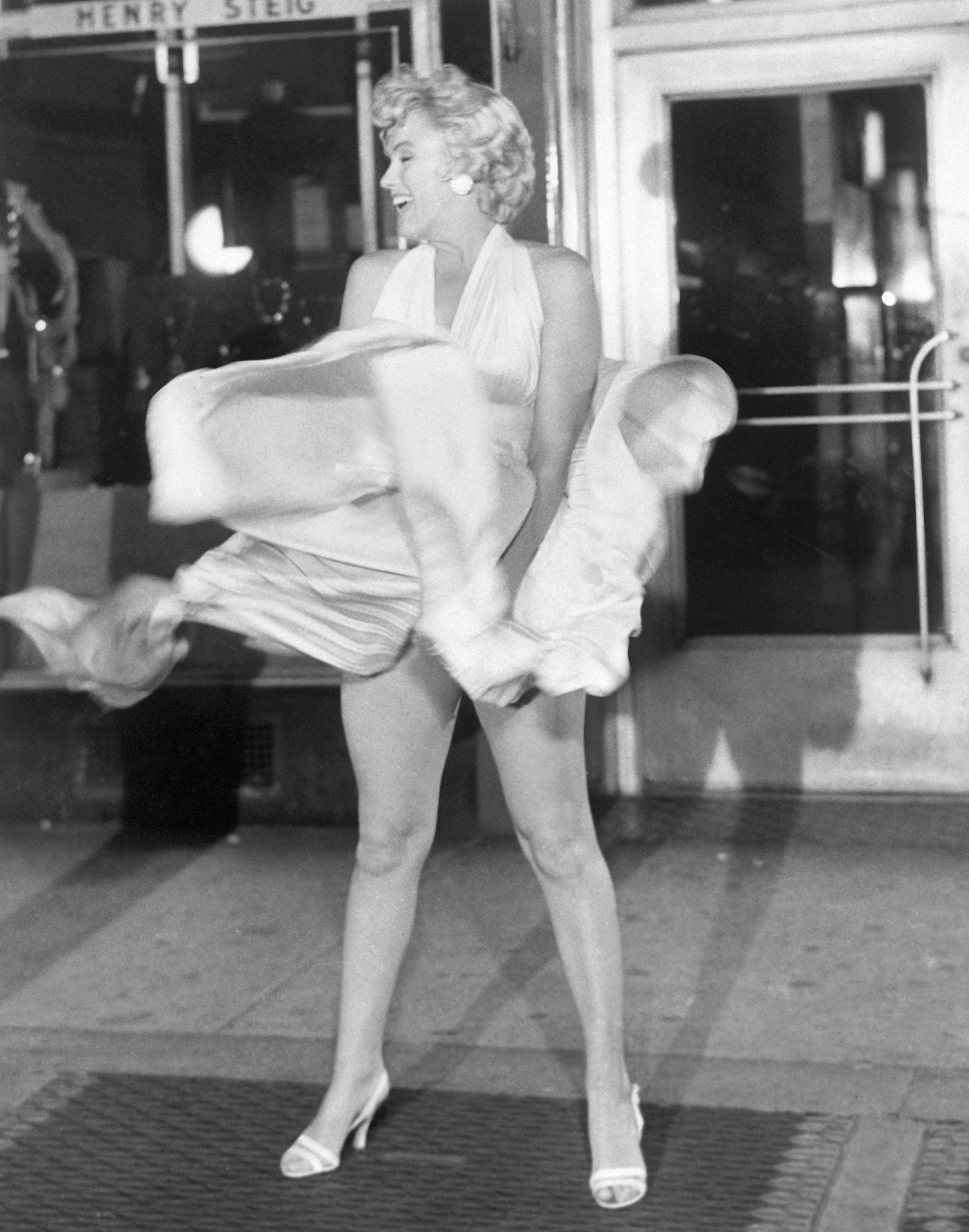 Marilyn Monroe during the filming of "The Seven Year Itch" in Manhattan, New York in 1954. | Source: Getty Images