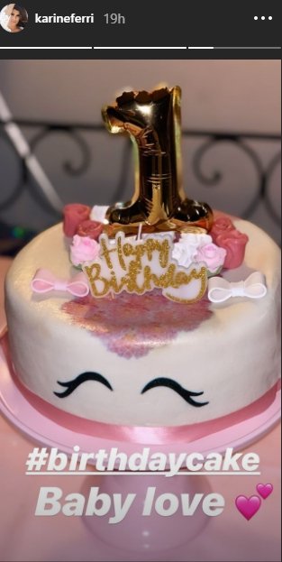 Gâteau d'anniversaire | Photo : Karine Ferri/Instagram