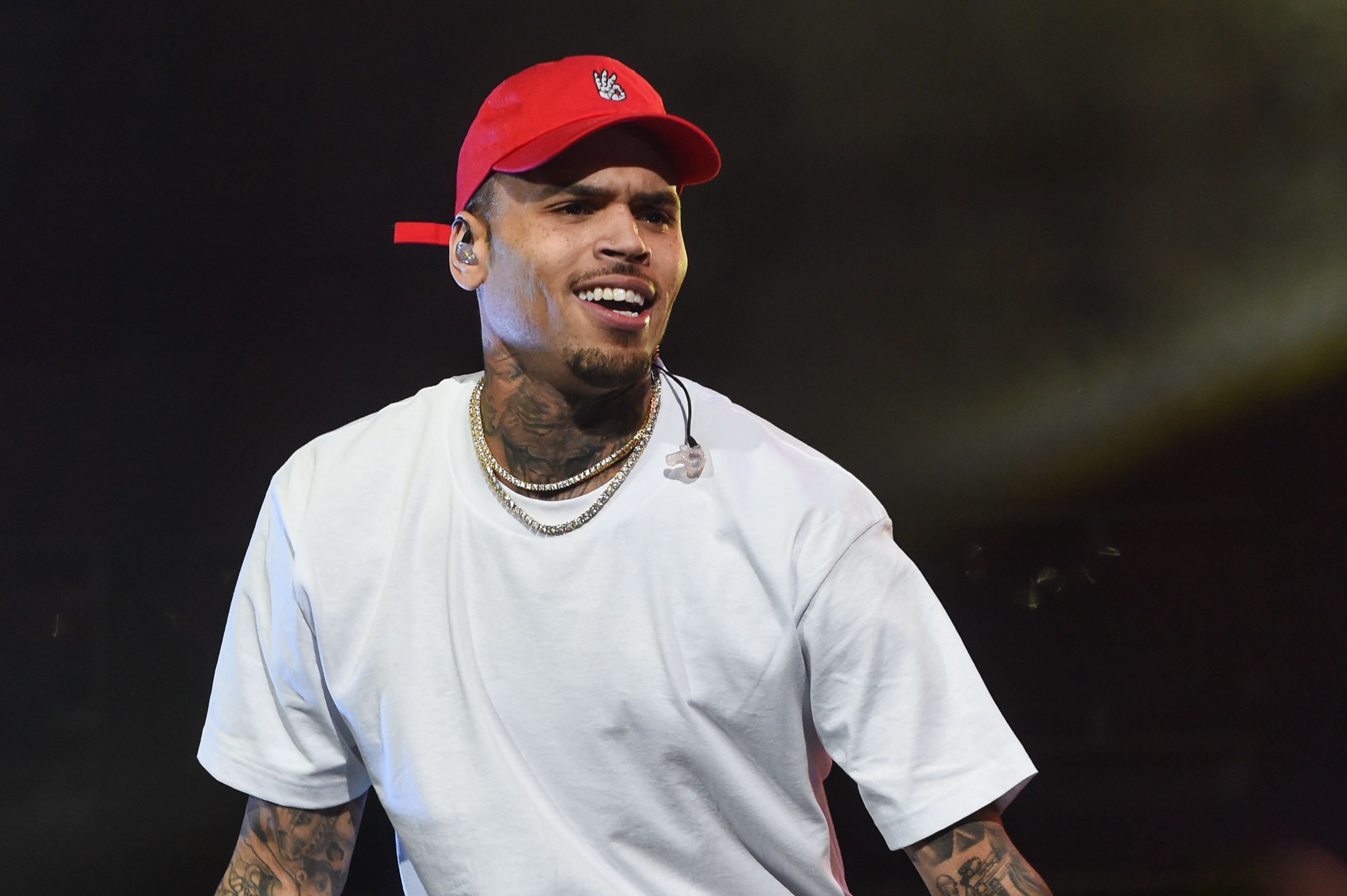 Chris Brown performing at The Big Show at Little Caesars Arena in Detroit on December 28, 2017 │Photo: Getty Images
