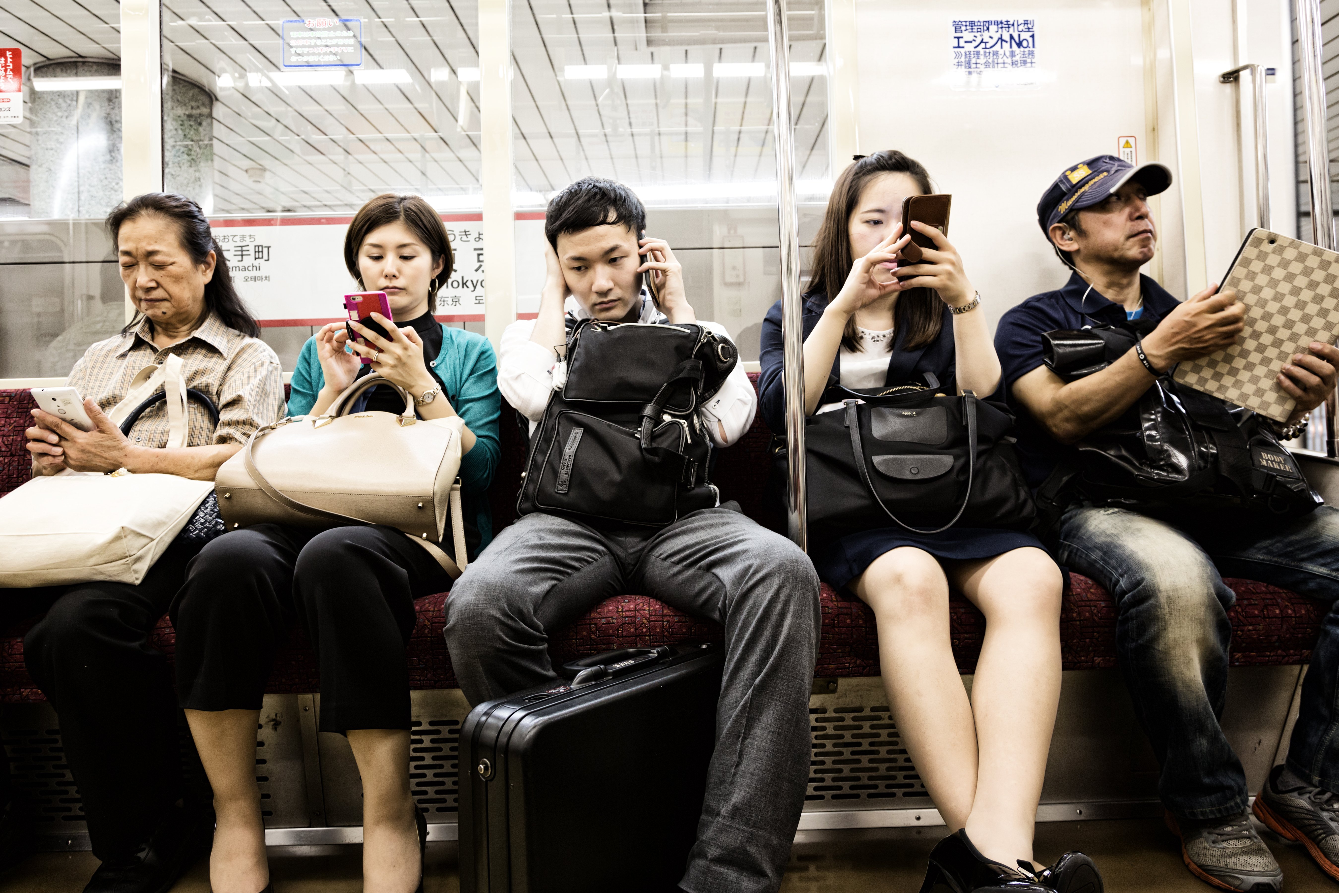 People sit in a bus | Photo: Shutterstock