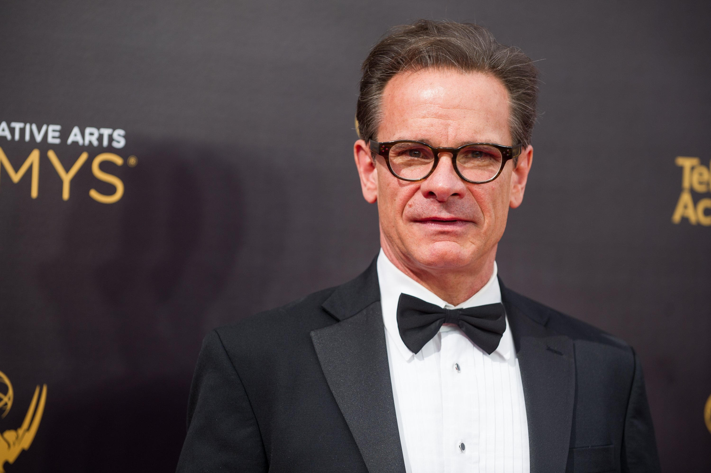 Peter Scolari arrives at the Creative Arts Emmy Awards at Microsoft Theater on September 10, 2016 in Los Angeles, California | Photo: GettyImages