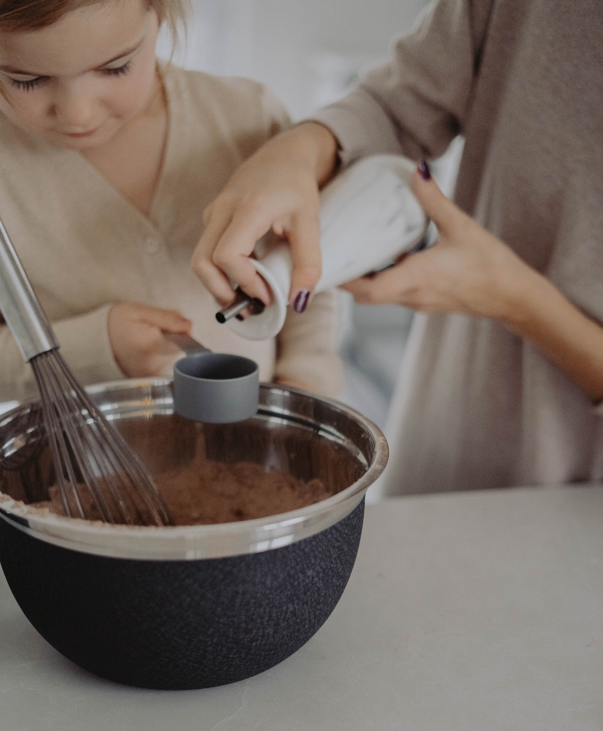 Nola was baking cookies with her daughter when the phone rang | Source: Unsplash