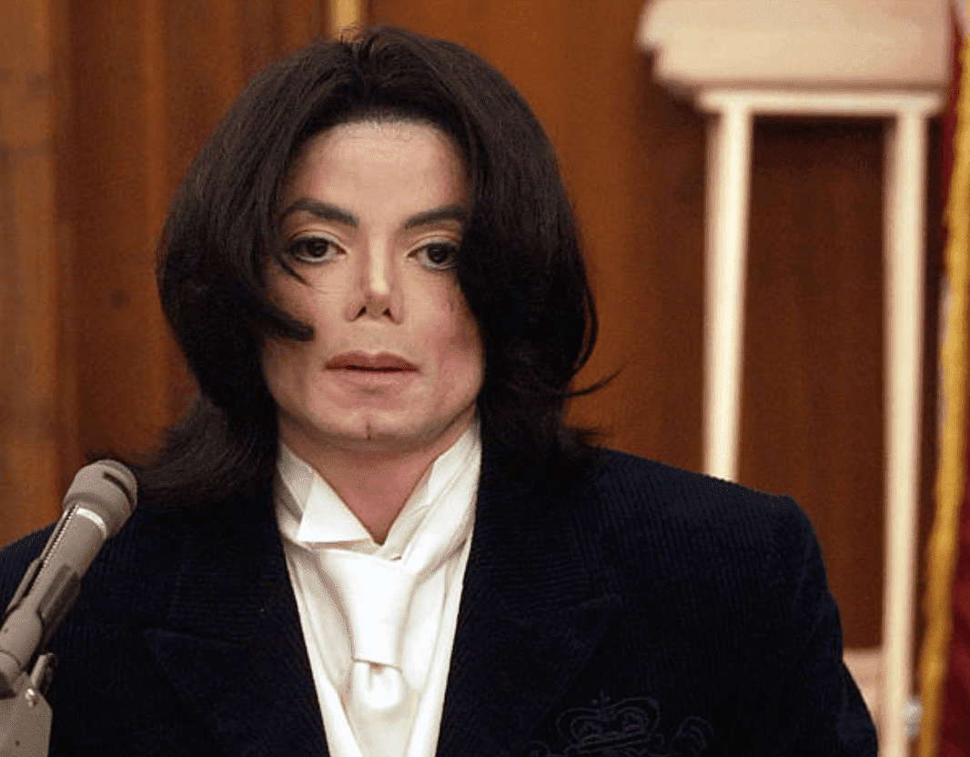 Michael Jackson testifies during his civil trial for backing out of concerts, on December 2001, in Santa Maria Superior Court, California | Source: Getty Images