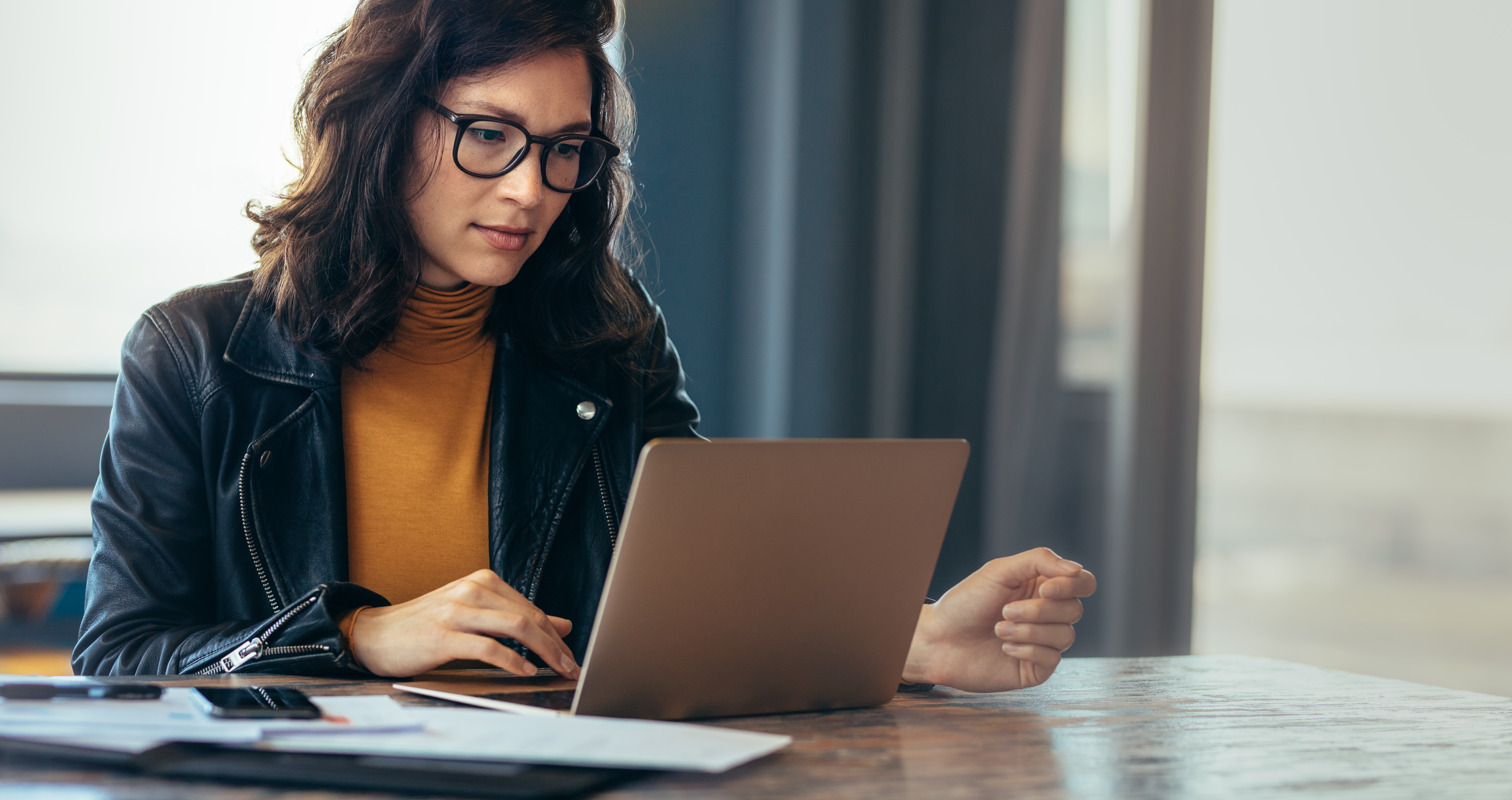 A woman on the laptop | Source: Shutterstock