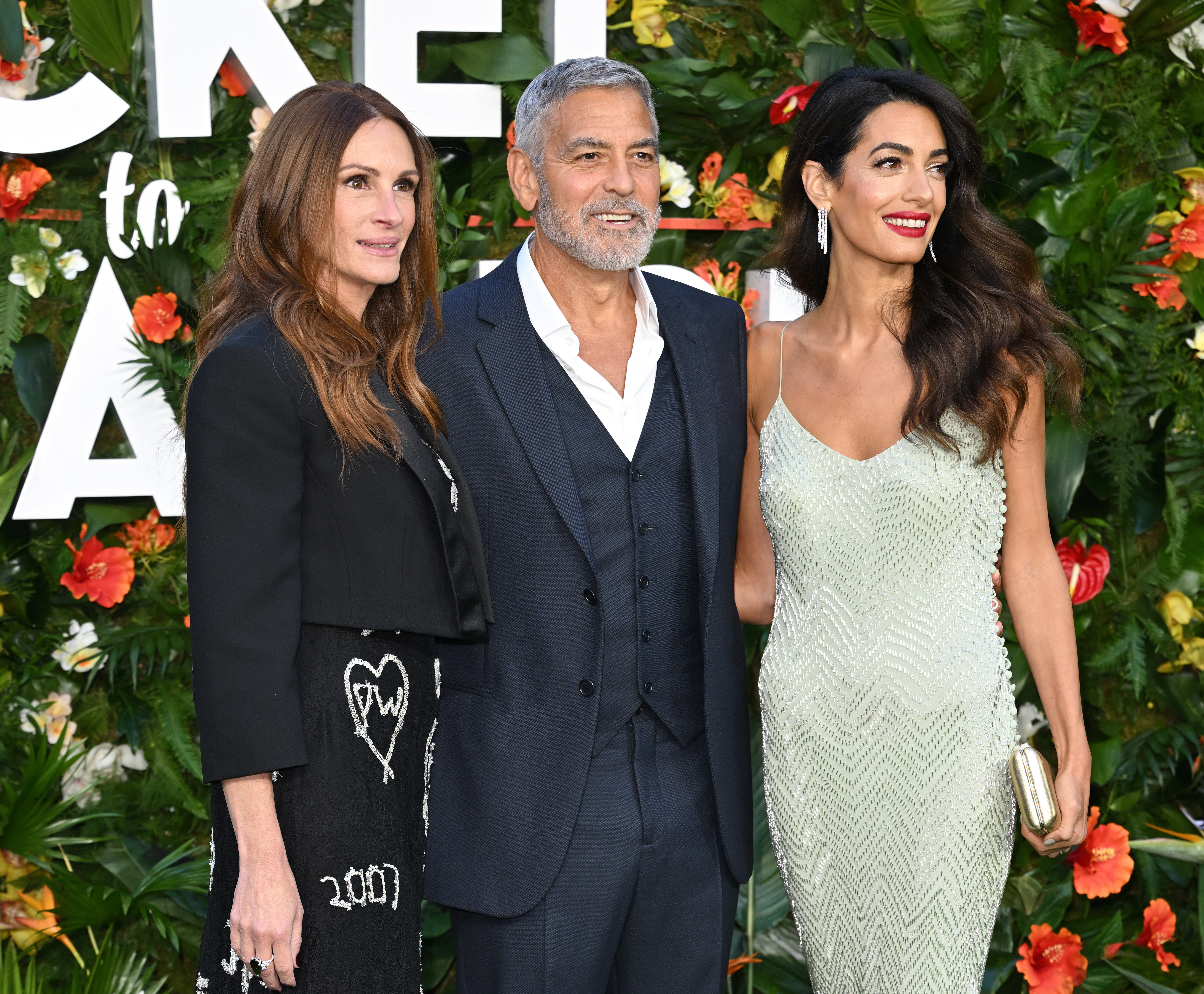 Julia Roberts with her friends, Amal Clooney and George Clooney, at the "Ticket to Paradise" world premiere, Odeon Luxe Leicester Square, London, England, on September 07, 2022 | Source: Getty Images