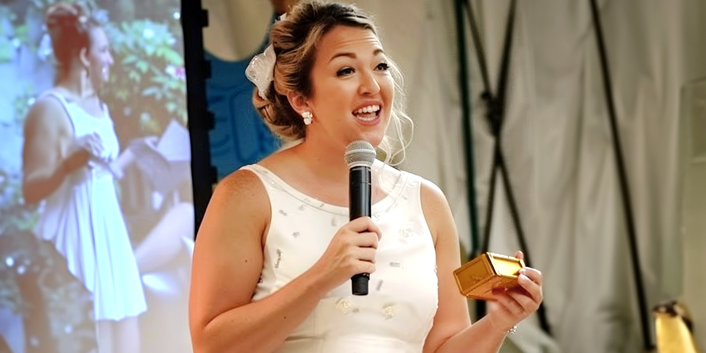 A woman giving a speech at a wedding while holding a small box | Source: AmoMama