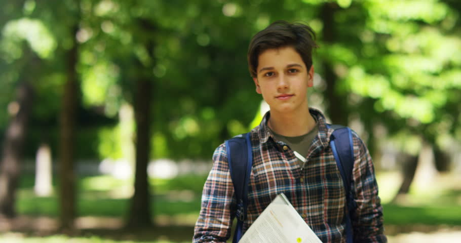 Photo of a teenager on his way back from school | Photo: Shutterstock