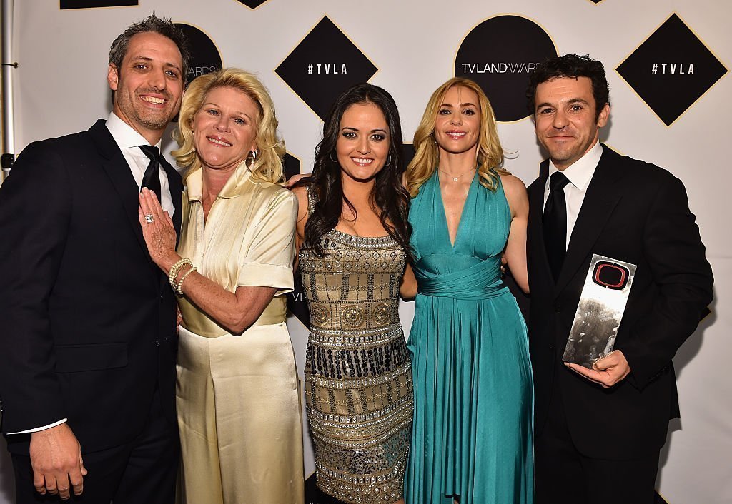 The cast of "The Wonder Years," including Fred Savage, in 2015 l Source: Getty Images